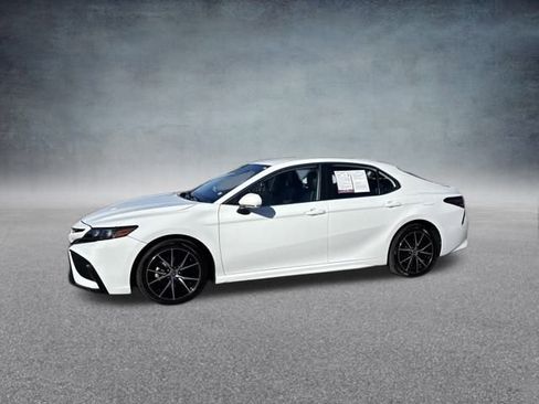 Used 2024 Toyota Camry SE image 8