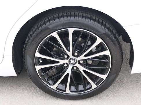 Used 2018 Toyota Camry SE image 11