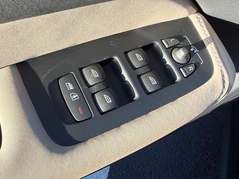 New 2026 Volvo XC60 B5 Core w/ Climate Package image 9