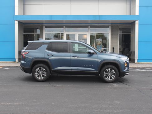 New 2027 Chevrolet Equinox LT w/ Convenience Package II FWD image 3