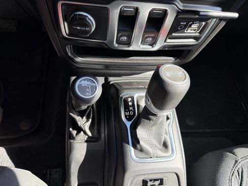 Used 2021 Jeep Wrangler Sport image 17