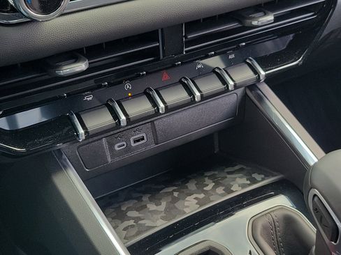 New 2026 GMC Canyon Elevation w/ Convenience Package RWD image 30