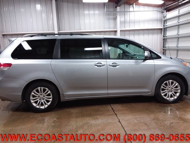 Used 2014 Toyota Sienna XLE w/ Entertainment Package FWD image 4