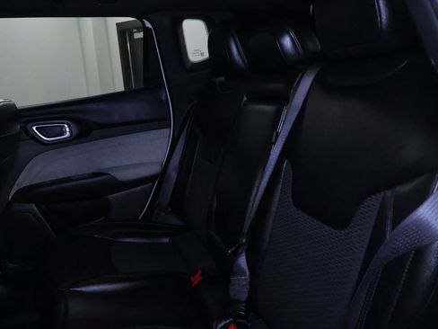 Used 2024 Jeep Compass Latitude image 16