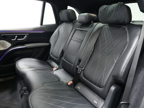 Used 2023 Mercedes-Benz EQS 580 4MATIC SUV image 3