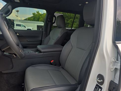 Used 2026 Lexus GX 550 w/ Accessory Package (2T) AWD/4WD image 14