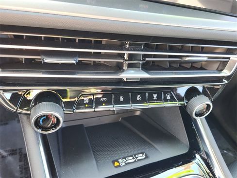 Certified 2026 Chevrolet Traverse LT w/ Driver Confidence Package image 28