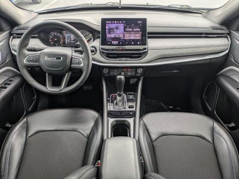 Used 2023 Jeep Compass Latitude w/ Sun and Sound Group AWD/4WD image 16