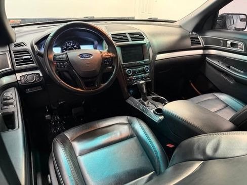 Used 2016 Ford Explorer XLT w/ Equipment Group 202A FWD image 6