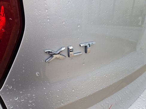 Used 2017 Ford Explorer XLT image 23