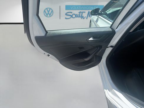 Certified 2023 Volkswagen Jetta SE FWD image 24