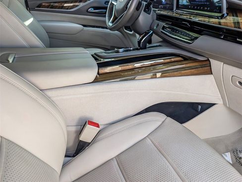 Certified 2022 Cadillac Escalade Premium Luxury Platinum image 19