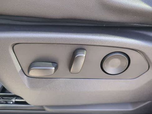 Used 2022 Chevrolet Silverado 1500 ZR2 w/ Technology Package image 18