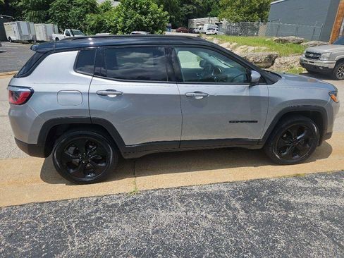 Used 2018 Jeep Compass Latitude AWD/4WD image 4