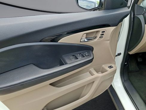 Used 2020 Honda Pilot Touring image 16