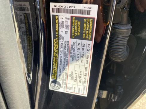Used 2025 Volkswagen Jetta SE FWD image 30