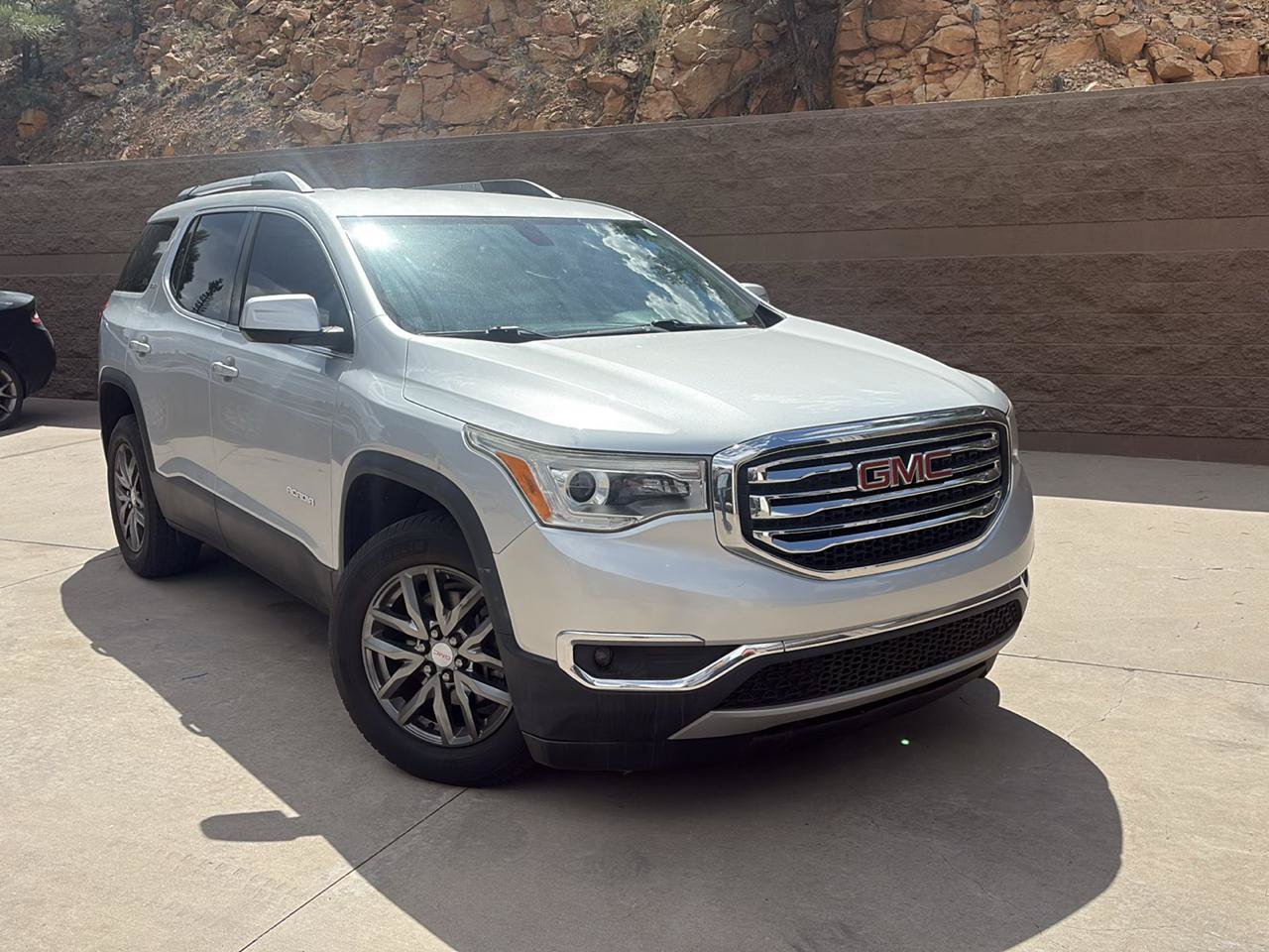 Used 2017 GMC Acadia SLT FWD image 3