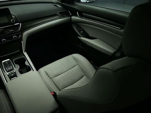 Used 2020 Honda Accord Touring image 15