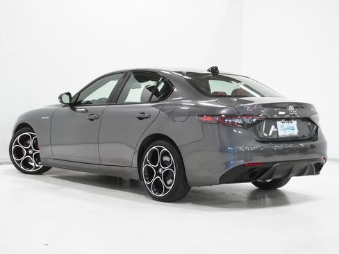 Used 2024 Alfa Romeo Giulia Veloce image 5