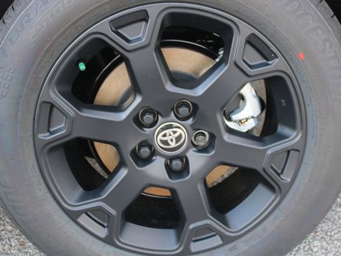 Used 2025 Toyota Sienna XLE Woodland Edition image 35