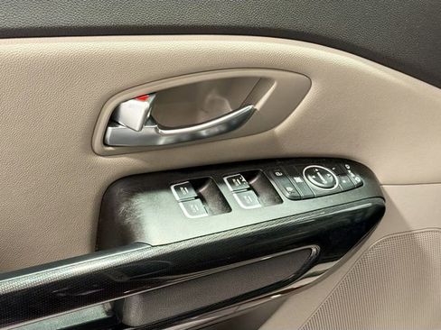 Used 2015 Kia Sedona EX image 16