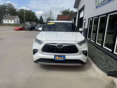 Used 2020 Toyota Highlander Platinum AWD/4WD image 3