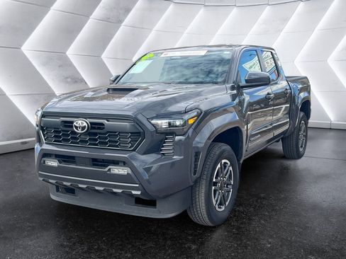 Used 2024 Toyota Tacoma TRD Sport image 3