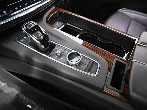Used 2022 Cadillac Escalade ESV Premium Luxury w/ Performance Package AWD/4WD image 33