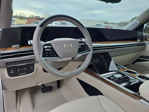 Certified 2025 Cadillac Escalade ESV Sport Platinum image 16