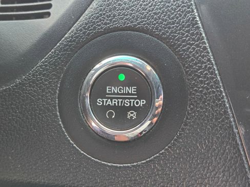Used 2017 Ford Explorer XLT w/ Equipment Group 202A FWD image 20