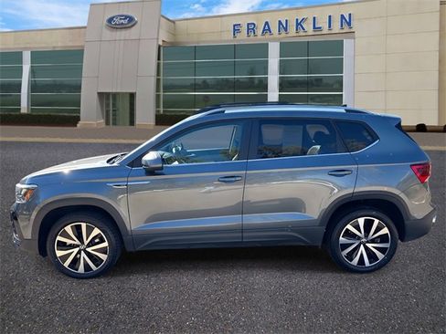 Used 2022 Volkswagen Taos SE image 4