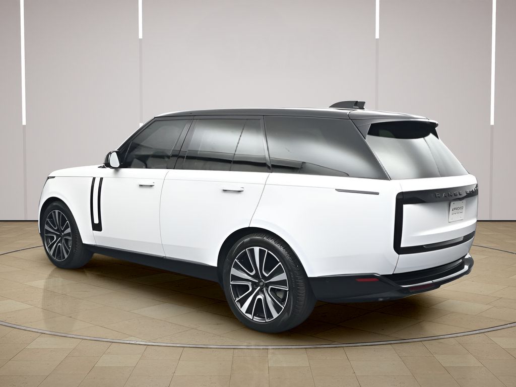 Used 2025 Land Rover Range Rover SE AWD/4WD image 3