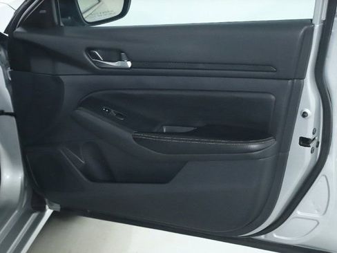 Used 2024 Nissan Altima 2.5 SV image 33