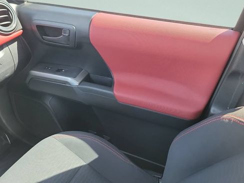 Used 2019 Toyota Tacoma SR5 RWD image 13