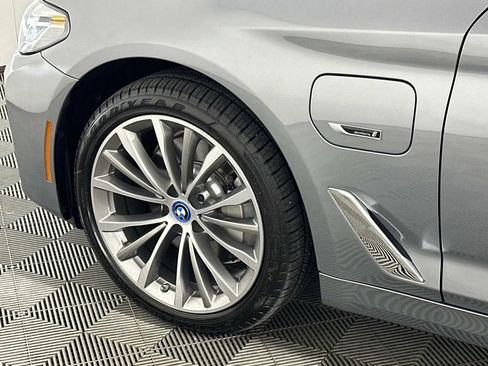 Used 2023 BMW 530e xDrive w/ Premium Package image 40