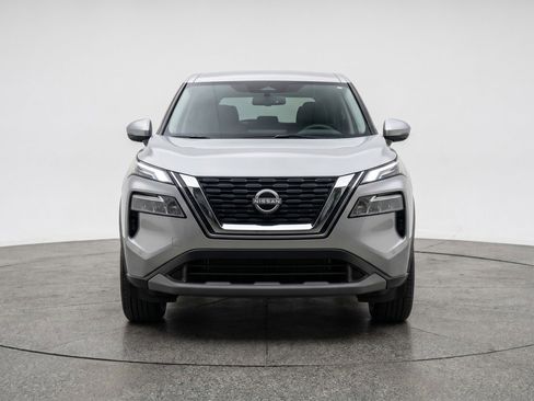 Used 2025 Nissan Rogue SV AWD/4WD image 2