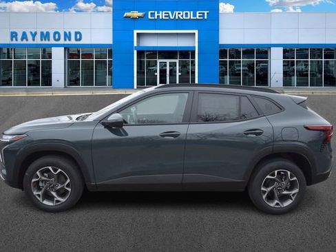 New 2026 Chevrolet Trax LT w/ LPO, Blackout Package image 7