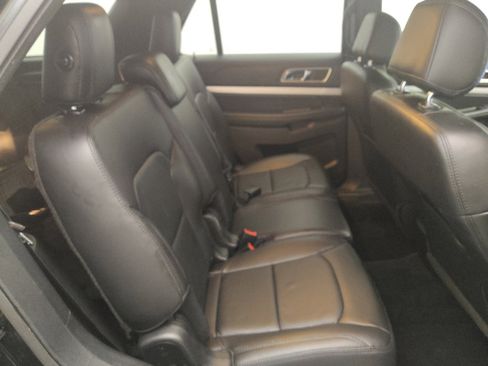 Used 2017 Ford Explorer XLT w/ Equipment Group 202A FWD image 19