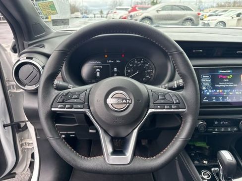 Used 2024 Nissan Kicks SR image 17