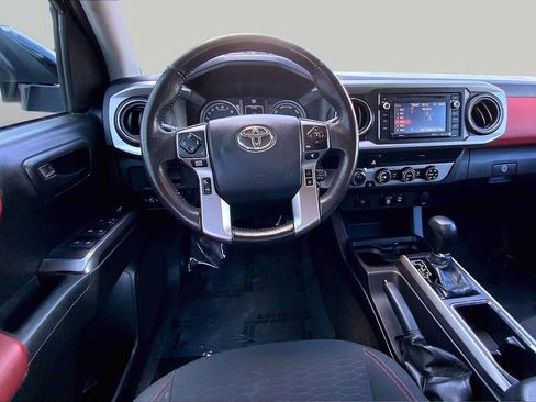 Used 2019 Toyota Tacoma SR5 AWD/4WD image 5