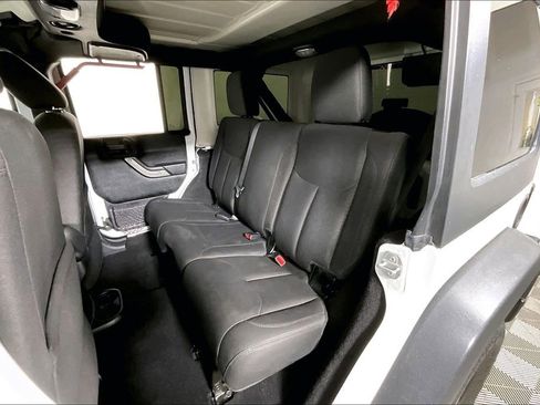 Used 2018 Jeep Wrangler Unlimited Sport S image 23