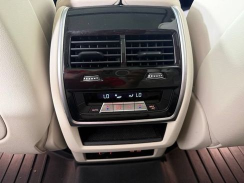 Used 2022 BMW X7 xDrive40i w/ Premium Package AWD/4WD image 23