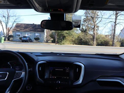 Used 2024 GMC Terrain SLE image 16