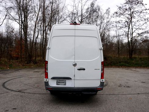 Used 2019 Freightliner Sprinter 170 image 4