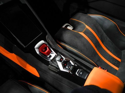 Used 2024 Lamborghini Huracan Tecnica image 12