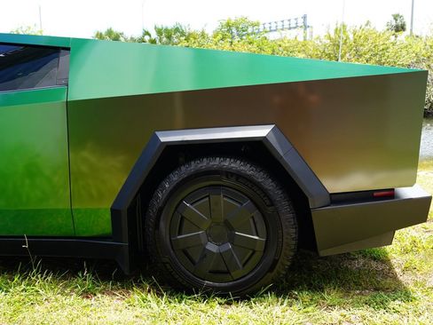 Used 2024 Tesla Cybertruck AWD Crew Cab image 9