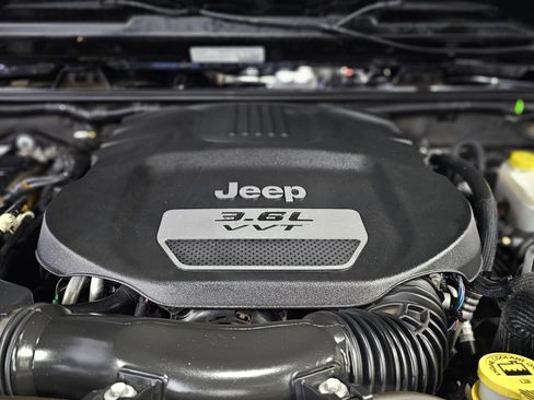 Used 2013 Jeep Wrangler Sahara w/ Connectivity Group AWD/4WD image 7