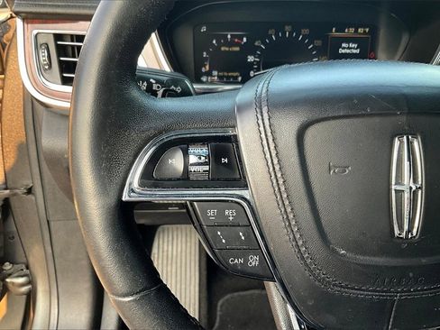 Used 2019 Lincoln Continental Premiere image 18