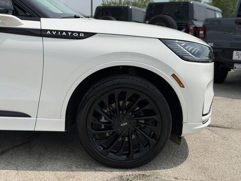 Used 2025 Lincoln Aviator Reserve w/ Jet Appearance Package AWD/4WD image 9