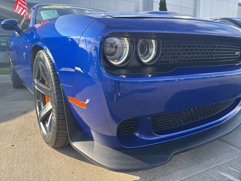 Used 2018 Dodge Challenger SRT Hellcat image 11
